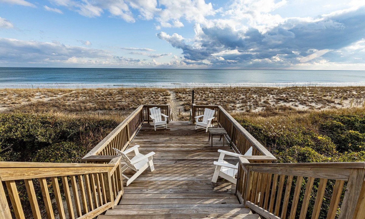 Emerald Isle House | Classic Ocean Front Cottage - 1 Level and close to town!