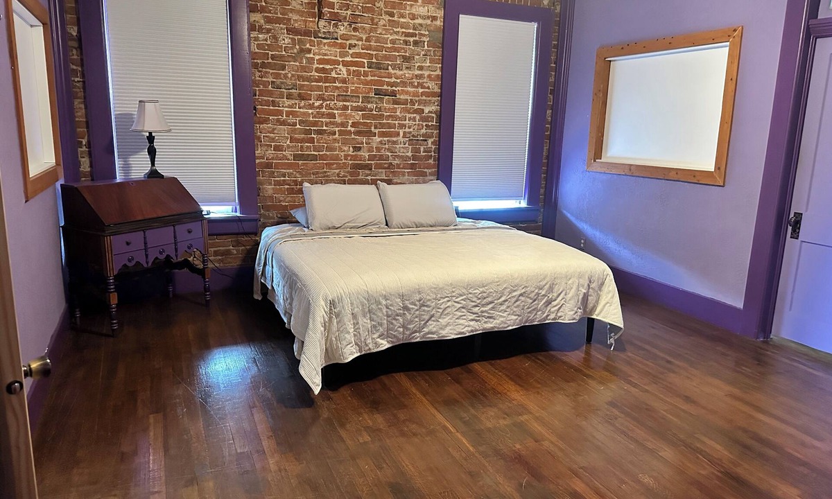 Leavenworth Apartment | Clean, easily accessible 2bdrm apartment with AC. 2 mins to base - 15mins to KC