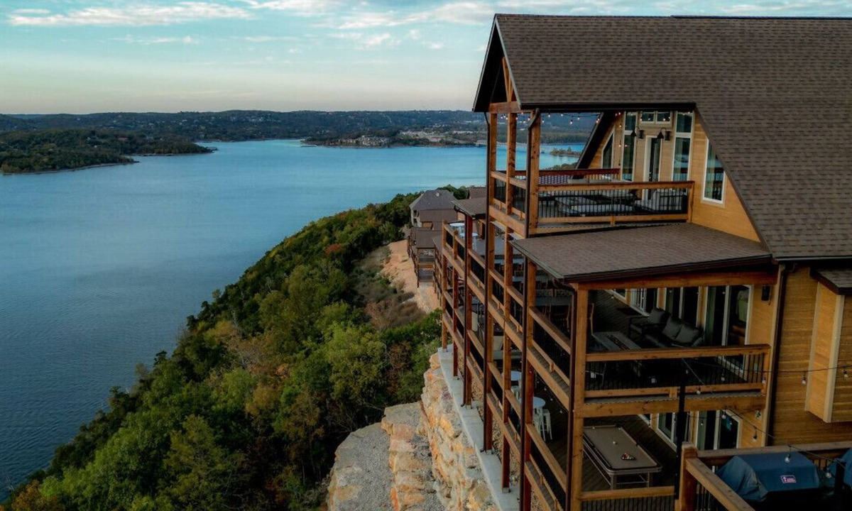 Kimberling City House | Cliffwater: Private Indoor Pool, 2 Hot Tubs, Outdoor Pool Table and Ping Pong