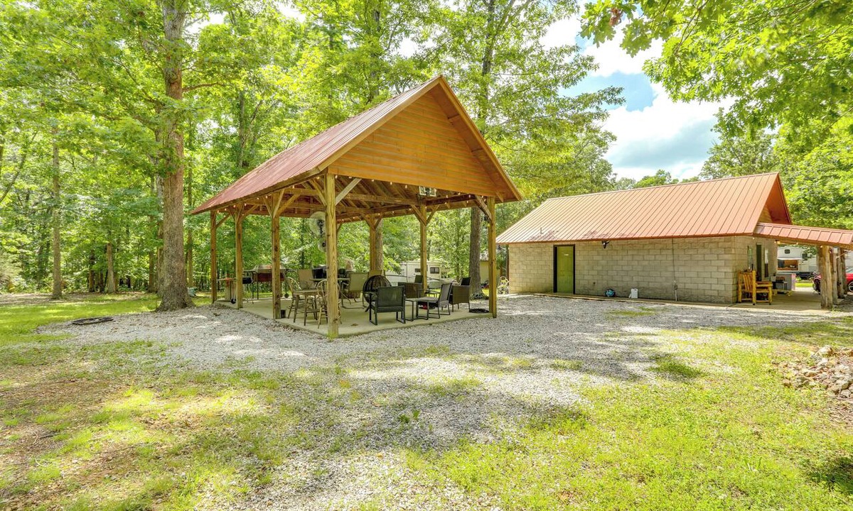 Newnata Apartment | Close to Blanchard Caverns! Nature-centric Cabin