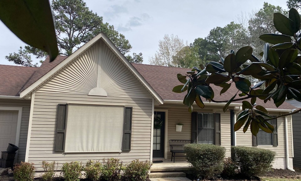 Greers Ferry House | Close to everything! 2 miles to Shiloh Marina, swim beach, boat rental & launch