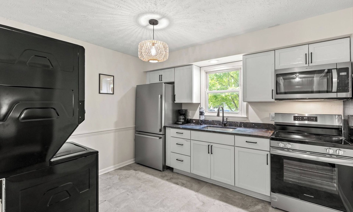 Wilmore Apartment | Close to Lexington 2-bedroom apartment with WiFi, AC in peaceful Wilmore