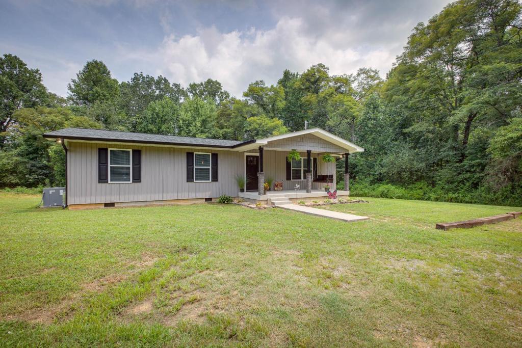 Bryant House | Close to Nickajack Lake! Serene Retreat w/Hot Tub