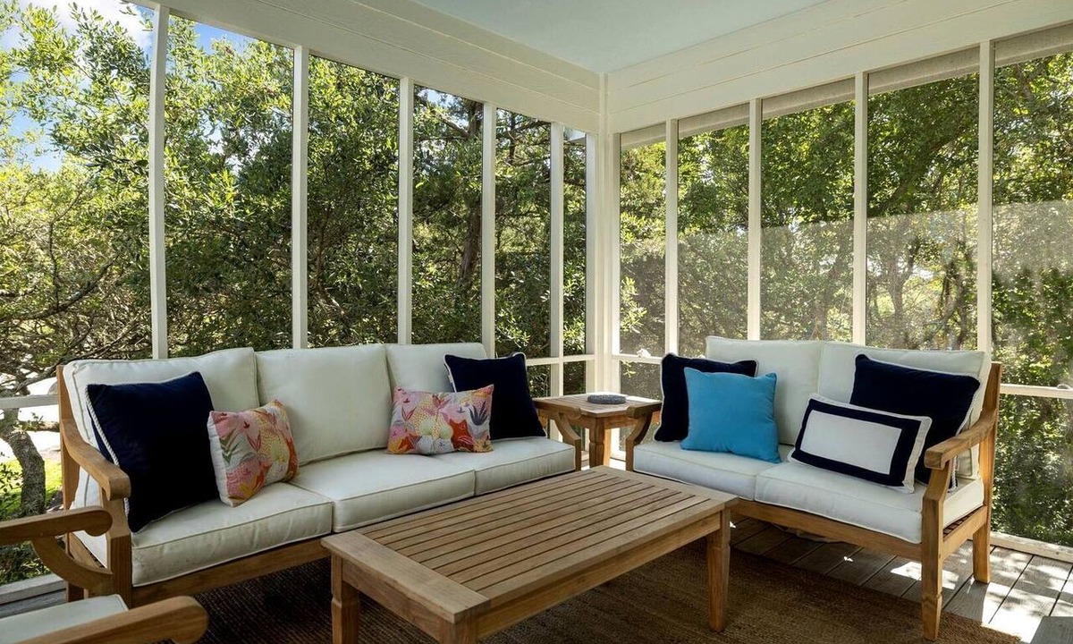 Atlantic Beach Cottage | Coastal Retreat with Outdoor TV and Relaxing Porch Space in Atlantic Beach, NC