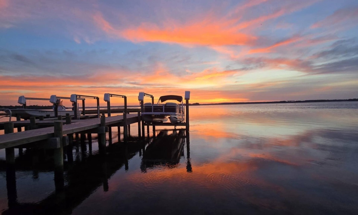 Swansboro Apartment | Coastal Swan 2.0 Charming waterfront 2-Queen studio in peaceful Swansboro.