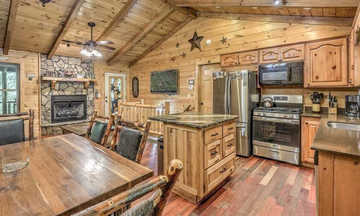 Blue Ridge Cabin | Colby's Cabin- Pet Friendly | Creek Access | Screened Porch