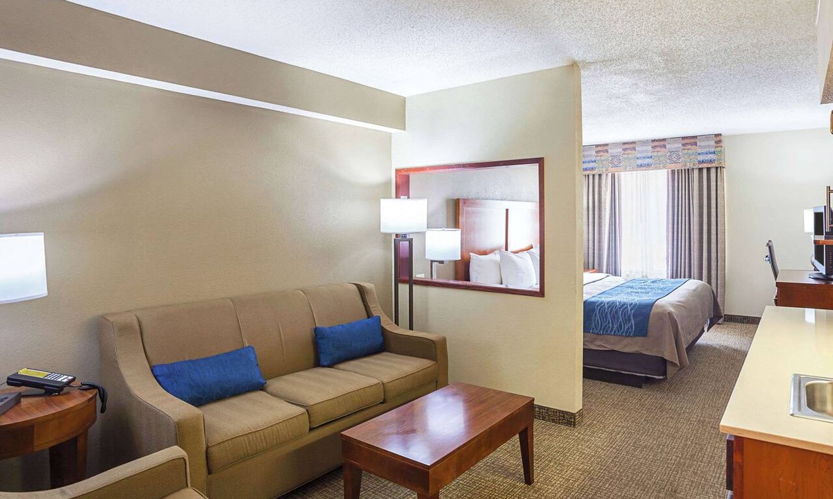 Highlands Hotel | Comfort Inn Lincoln I-80