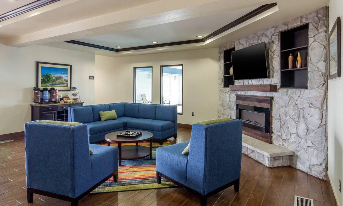Sterling Hotel | Comfort Inn & Suites Sterling