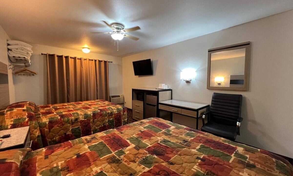 Nebraska City Hotel | Comfortable Room w/Free Parking, Perfect for an Overnight Stop in Nebraska City