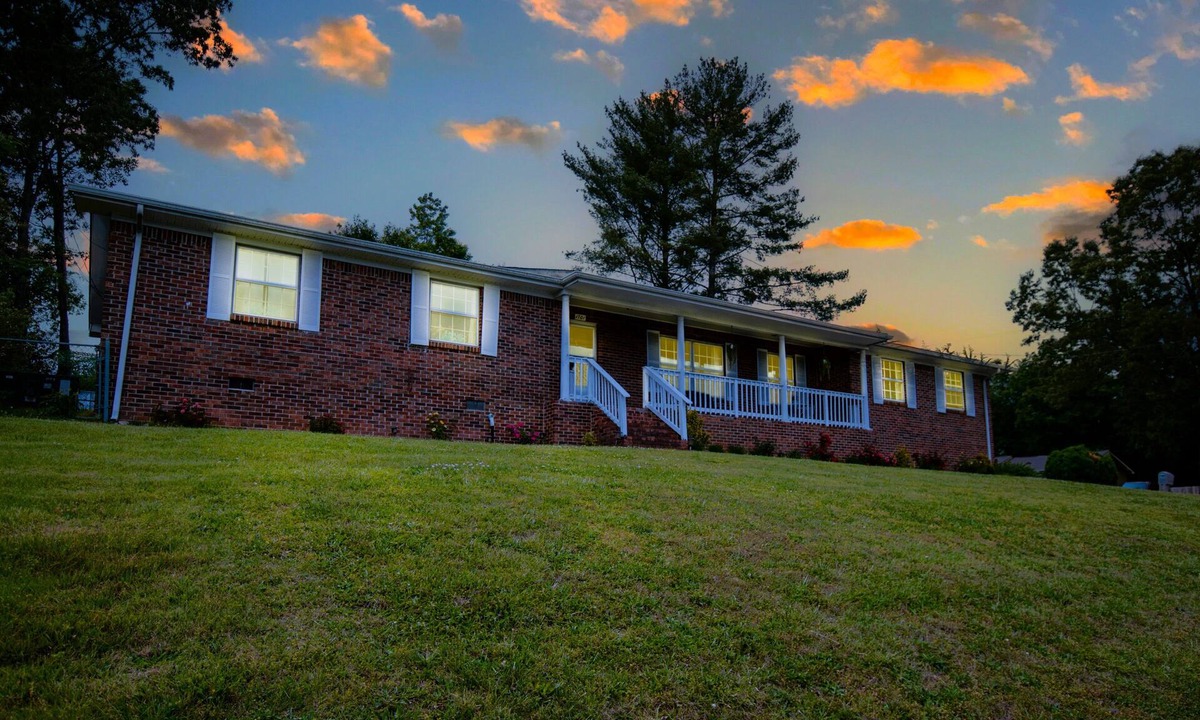 Rossville House | Comfy 3BR Hideaway Near Chattanooga!