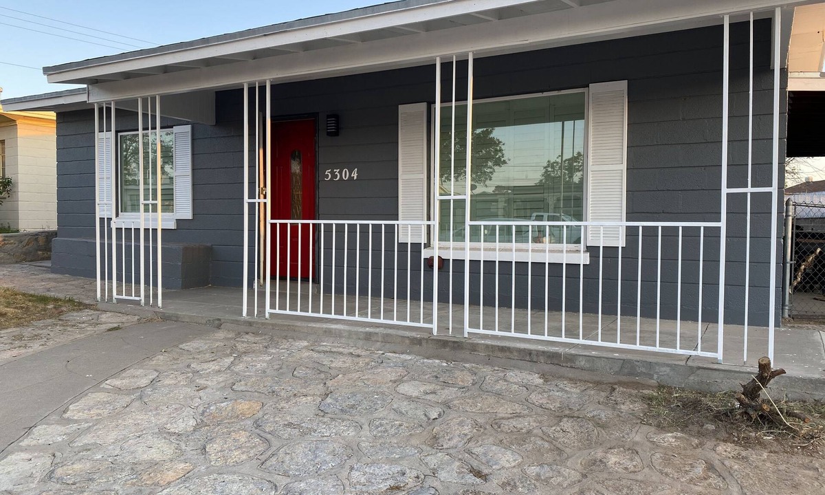 Timberwolf House | Comfy Casita