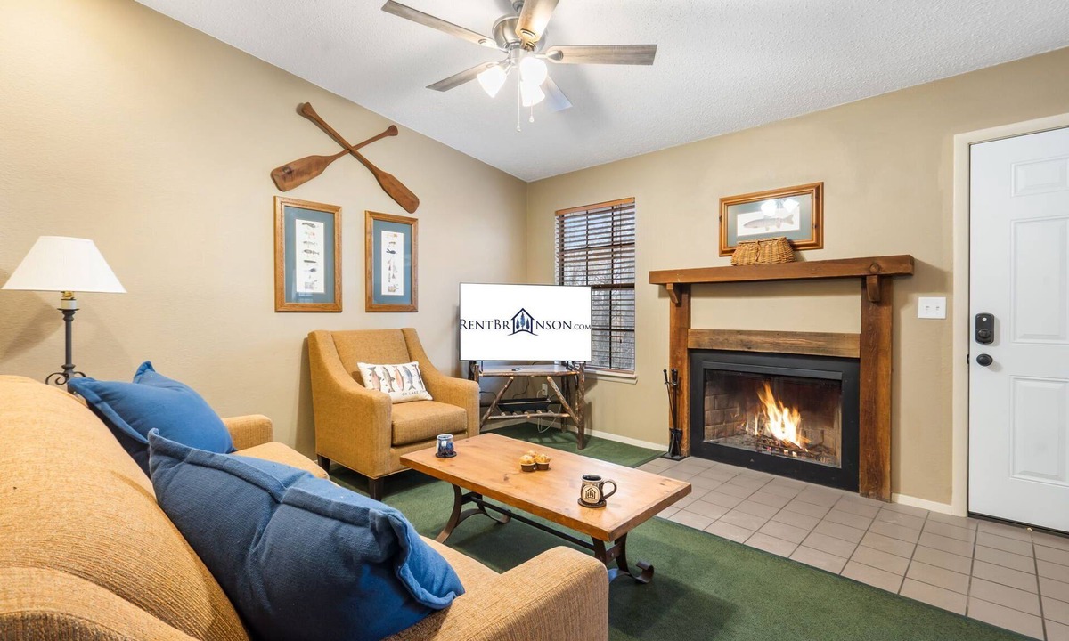 Kimberling City House | Community Pool Open, Kimberling City Condo with Serene Views, Near Table Rock Lake & Free Tickets