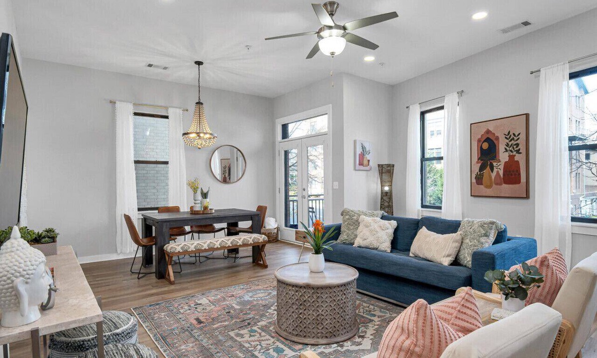 Hillsboro Village Condo | Condo Near Belmont, Vanderbilt, Music Row with Free Parking