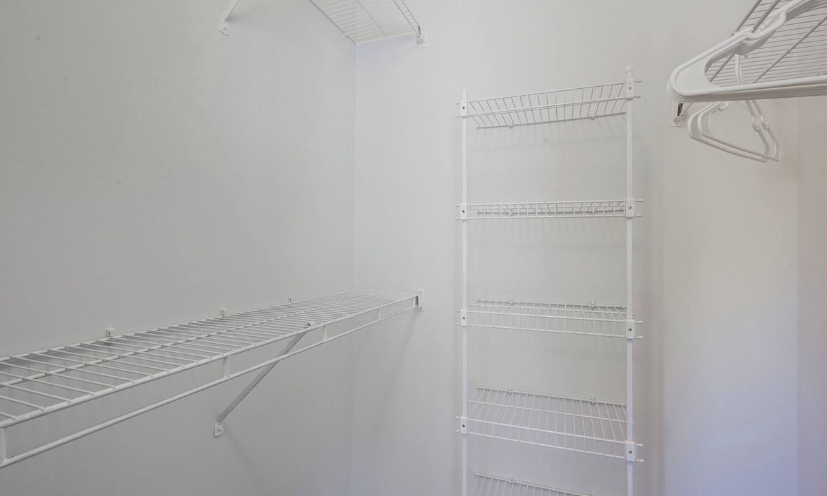 Hurstbourne Acres Apartment | Contemporary Comfort at 502