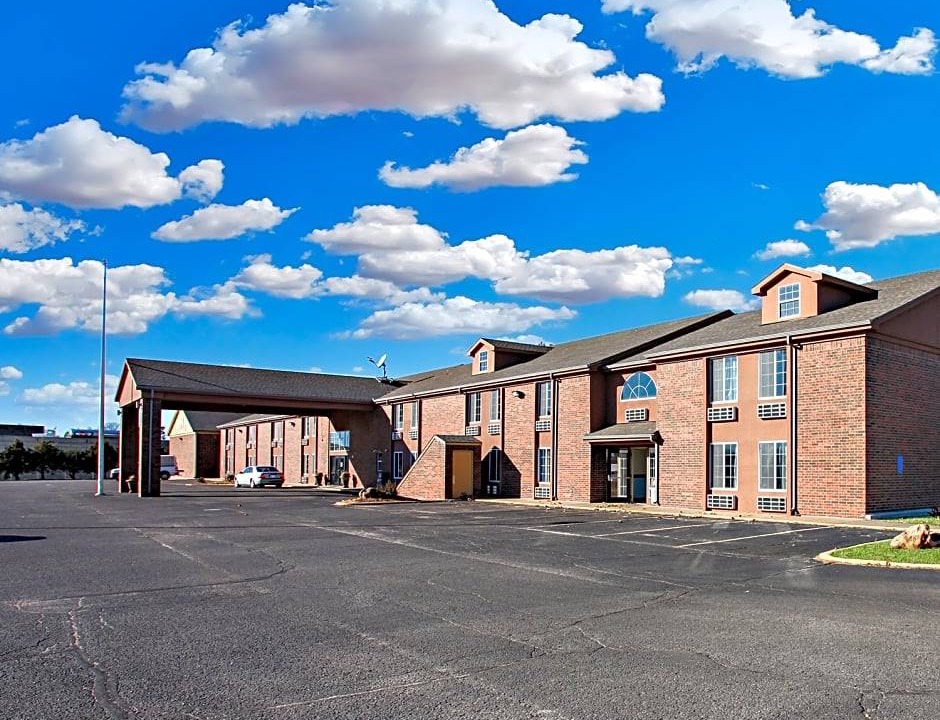 Newton Hotel | Coratel Inn & Suites By Jasper Newton