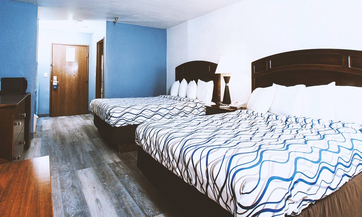 Park City House | Coratel Inn & Suites by Jasper Park City - Wichita North - EQBNS