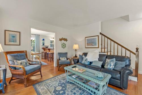 Manteo House | Cottage on the Hill