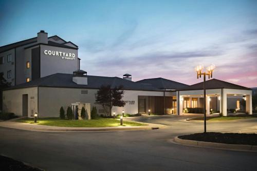 Buechel Hotel | Courtyard by Marriott Louisville East