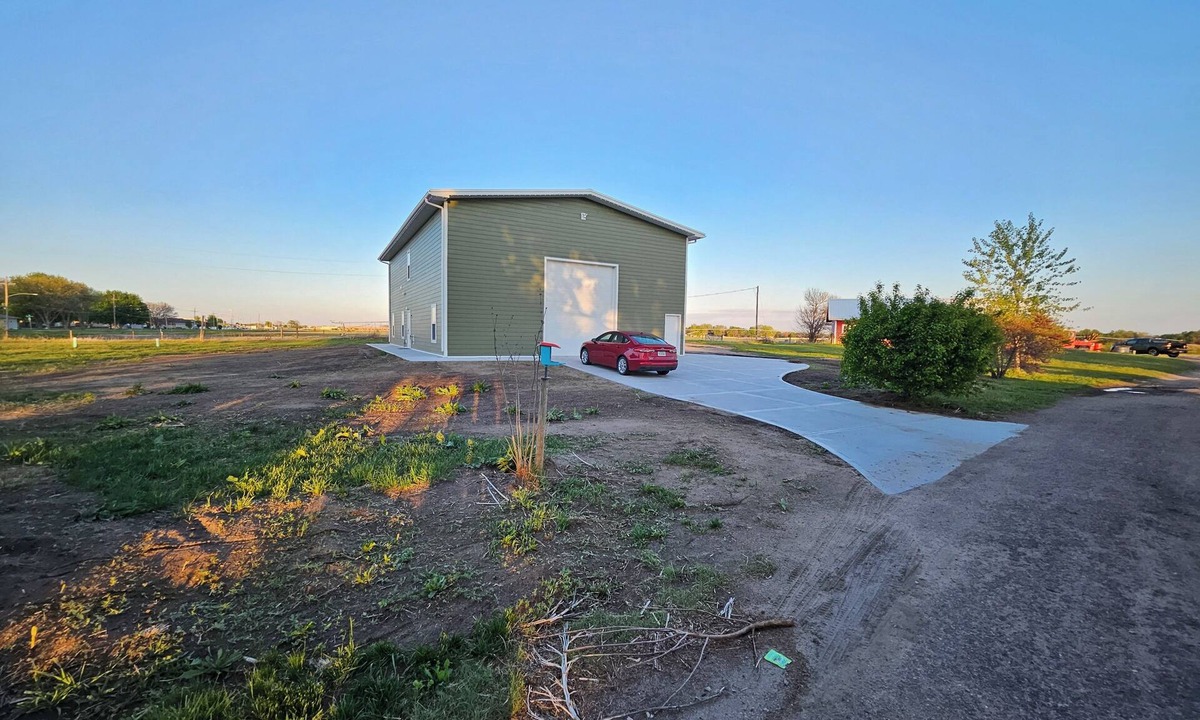 Grand Island Apartment | Cozy 1-bedroom apartment in Grand Island located on an urban farm.