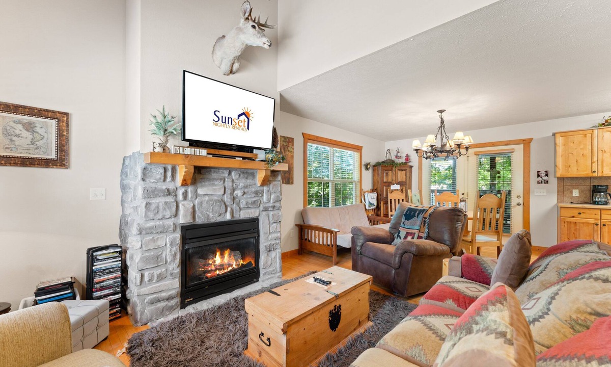 Branson West Cabin | Cozy 1 Bedroom at Stonebridge Resort just minutes from Silver Dollar City!
