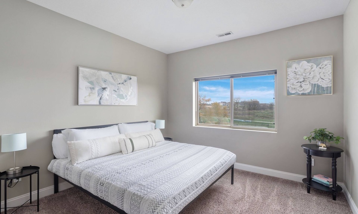West Des Moines Apartment | Cozy 2-bedroom apartment in peaceful West Des Moines with AC, WiFi