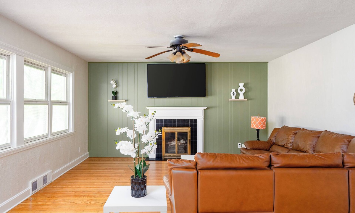 Kenwood Hill House | Cozy 3-Bedroom Home Near Expo Center & NuLu