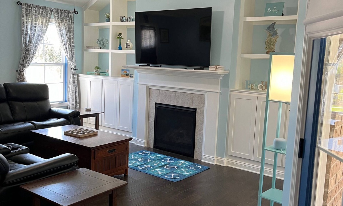 Buechel House | Cozy 3-bedroom house in charming Louisville with a tropical feel