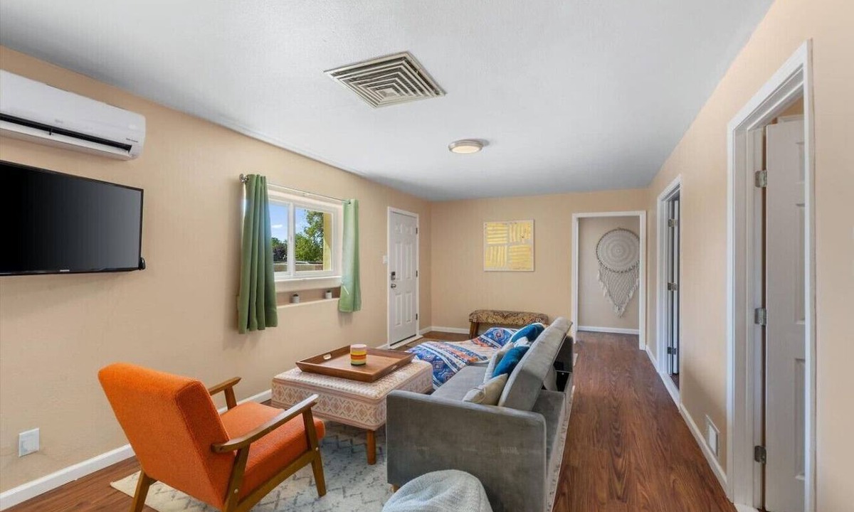 West Bluff House | Cozy 3BR Casita Near Freeways w/Gated Parking