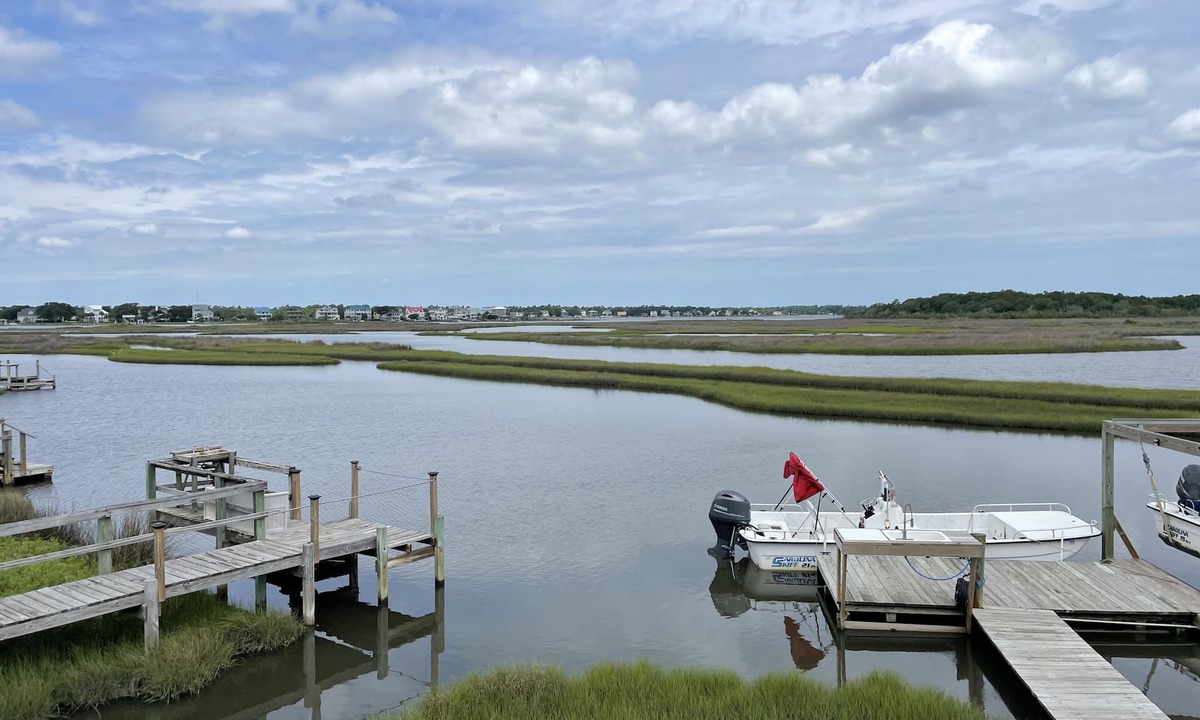 Sneads Ferry House | Cozy Beach Bungalow right across the street from the BEACH!