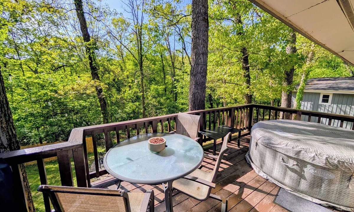 Bella Vista House | Cozy Bike-In/Bike-Out Retreat w/Hot Tub & Golf
