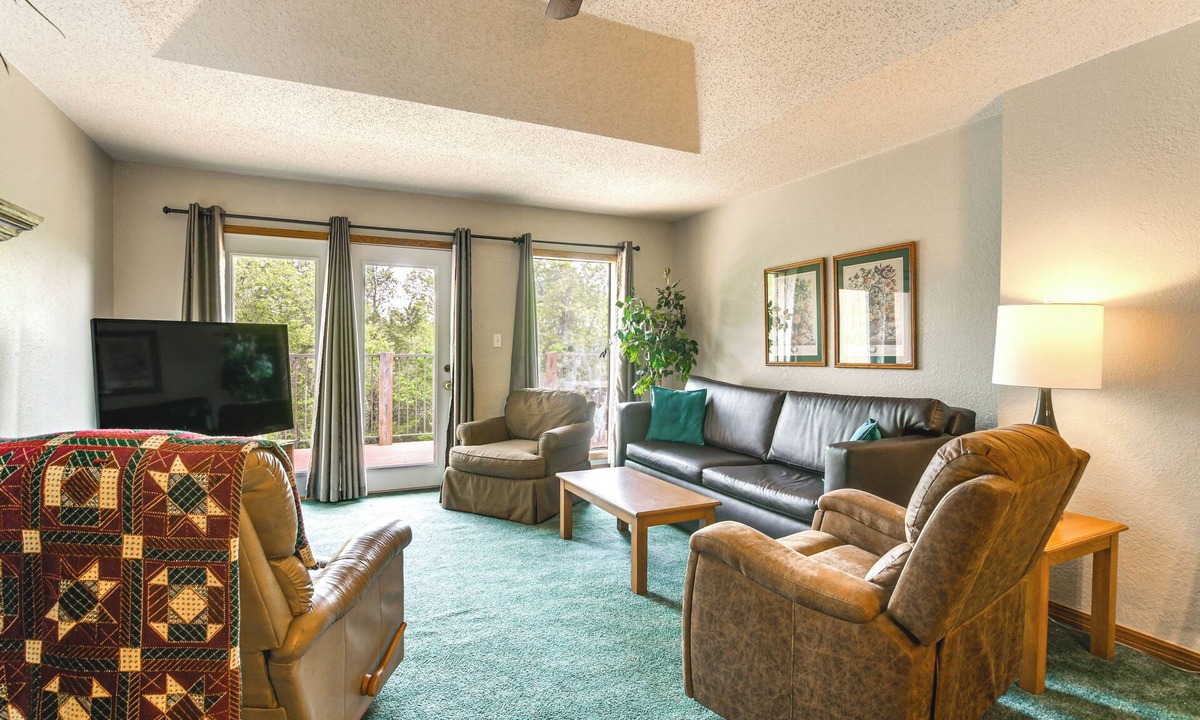 Branson West House | Cozy Branson Townhome 1 Mi to Silver Dollar City!
