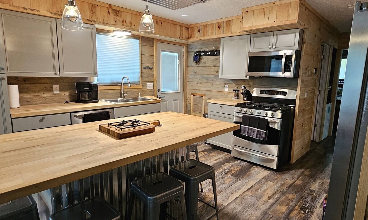 Dayton House | Cozy Cabin/Home with Pool Table 5 minutes from Chickamauga Lake