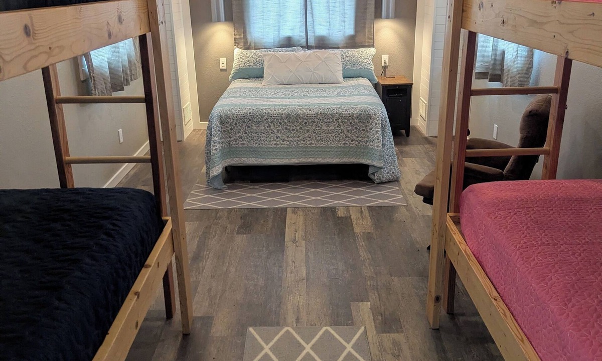 Trenton Cabin | Cozy Cabin in the Orchard - Peaceful Country Escape