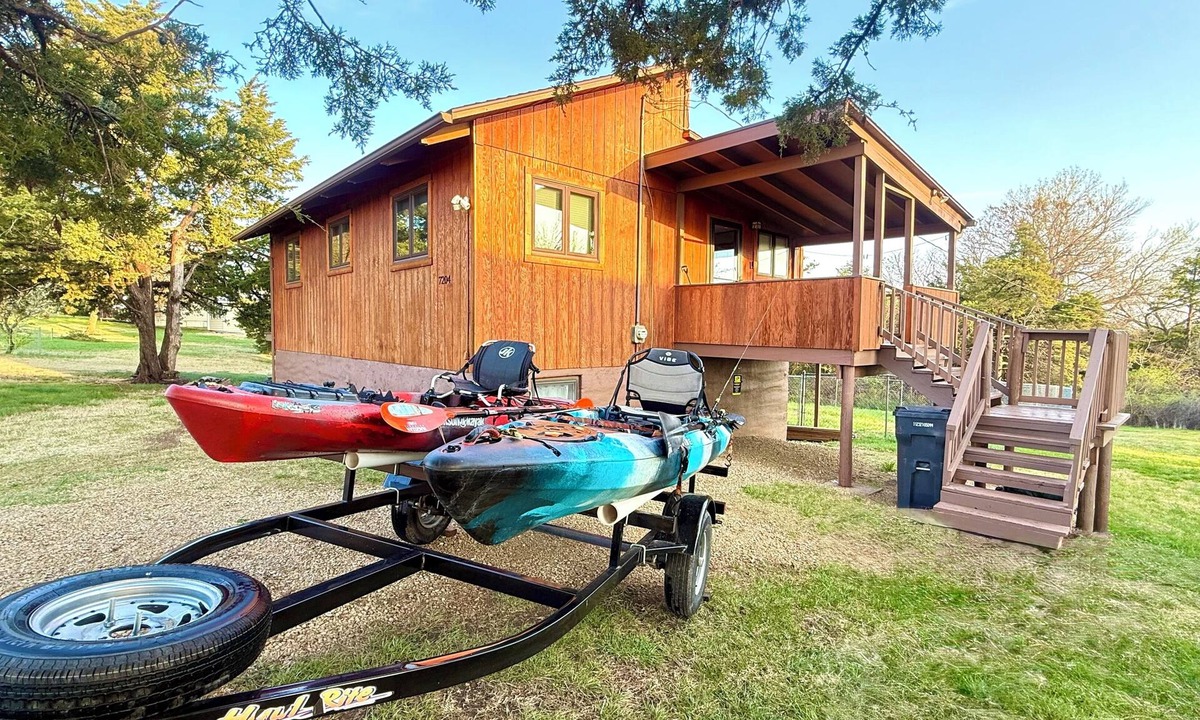 Fostoria Cabin | Cozy Cabin With Kayaks
