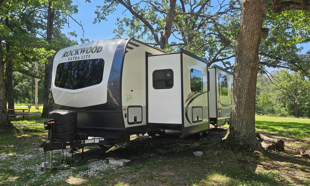 Eudora House | Cozy camper just out of Fair Play mo. with AC and heat near stockton lake. 1 bed