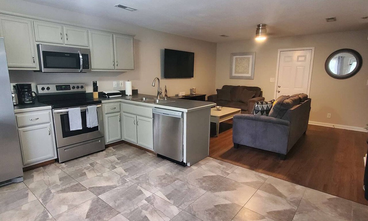 Clarksville House | Cozy Clarksville 2BR Home Near Fort Campbell