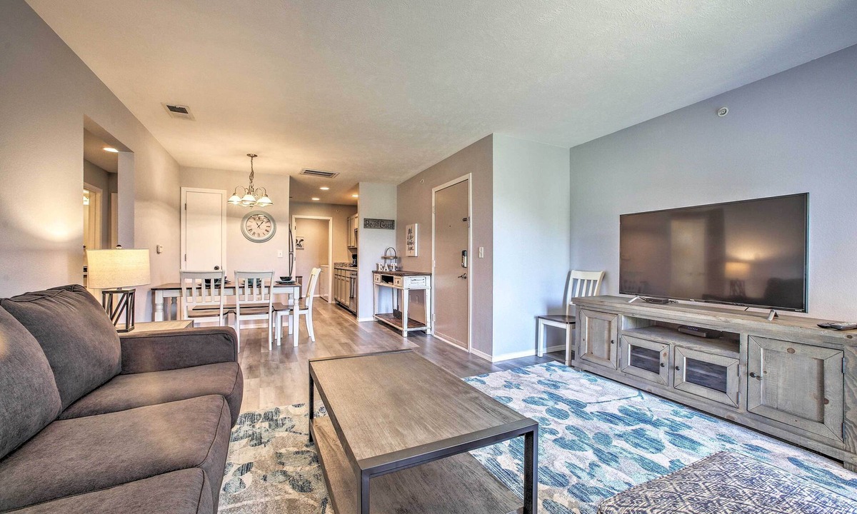 Branson Condo | Cozy Condo w/Pool Access in the Heart of Branson!