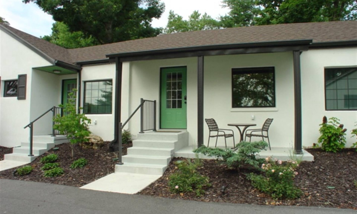 Downtown Branson Cottage | Cozy Cottage in Downtown Branson with a Pool