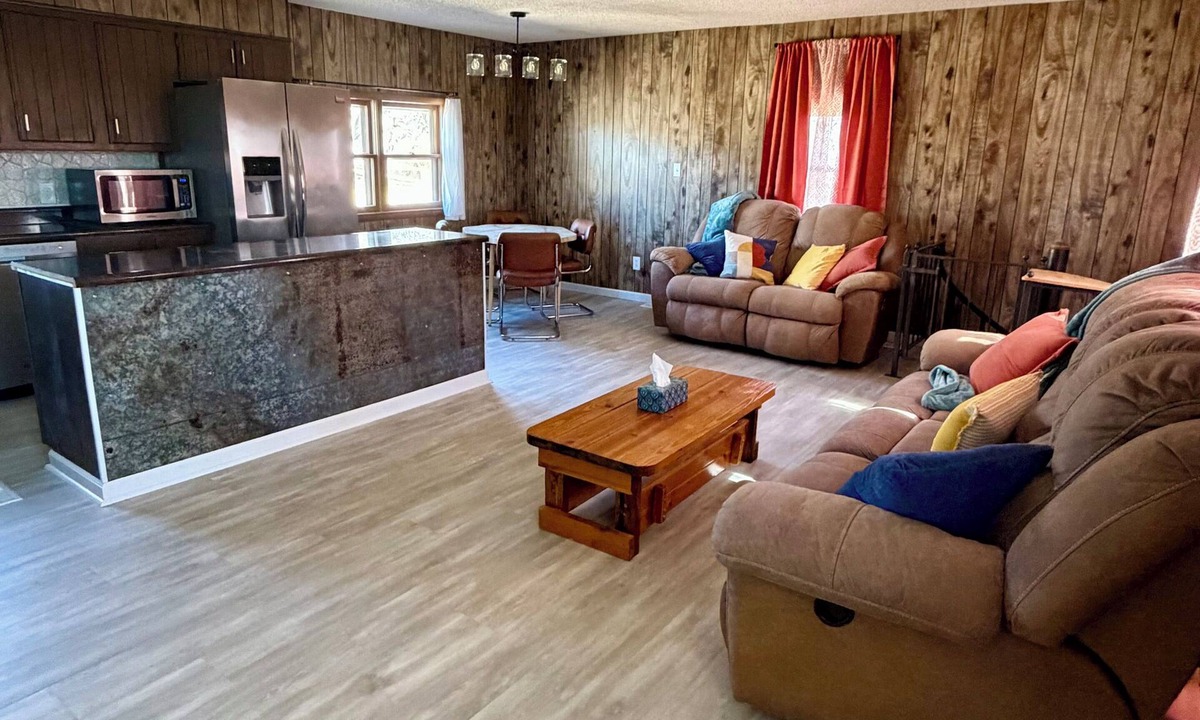 Grantville House | Cozy Country Home- Open Skies and Farmland view