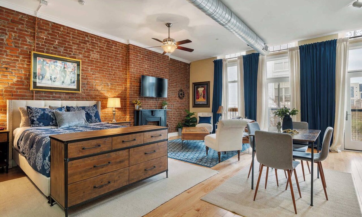 Downtown Louisville Apartment | Cozy Downtown Louisville Loft | Private Parking