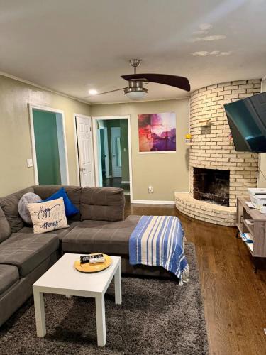 Raytown House | Cozy Family House 5 mins From Chiefs & Royals Stadium
