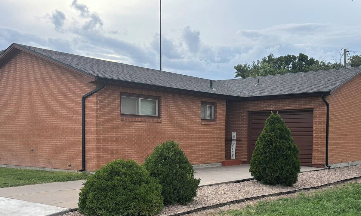 Scott City House | Cozy Haven on 96!