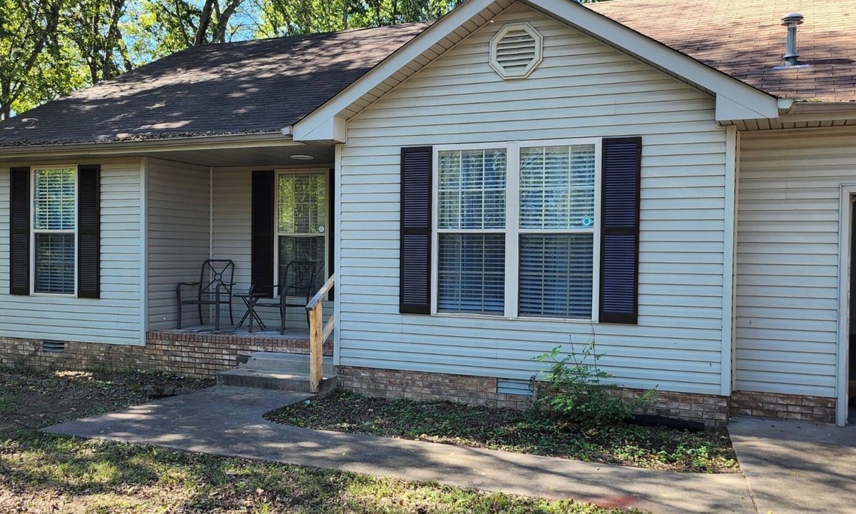 Clarksville House | Cozy Modern Home Retreat-fenced yard-pets welcome!