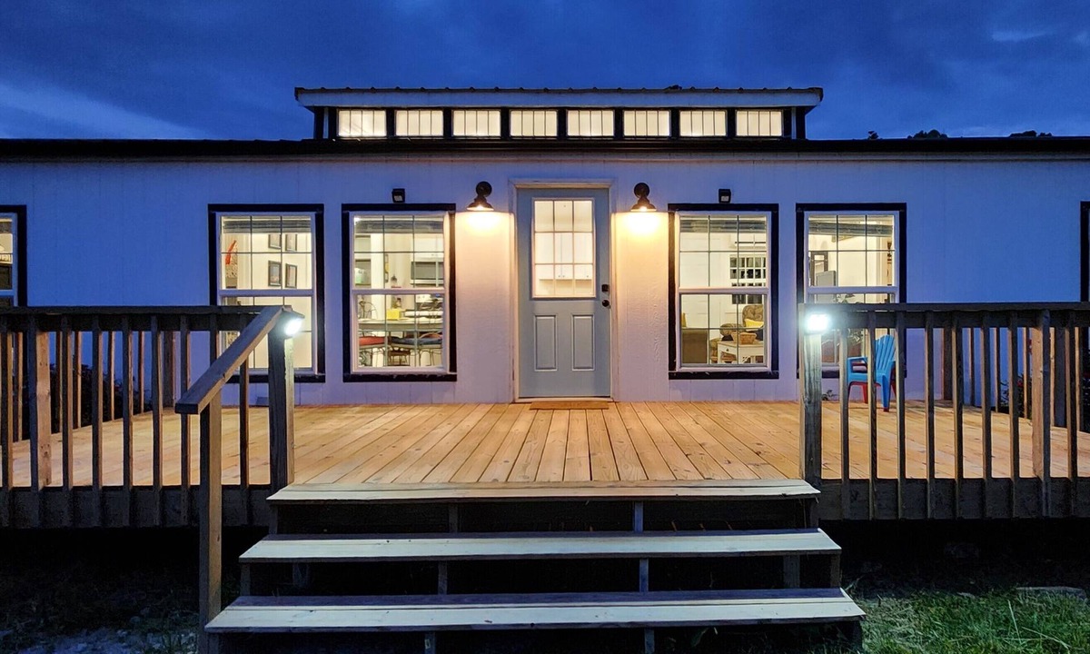 Saint Andrews Cottage | Cozy Mountain Views Cottage with a Farm Stay
