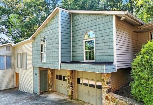 Louisville Villa | Cozy Retro Mid-Century Vibes 2BR Villa TYS UT