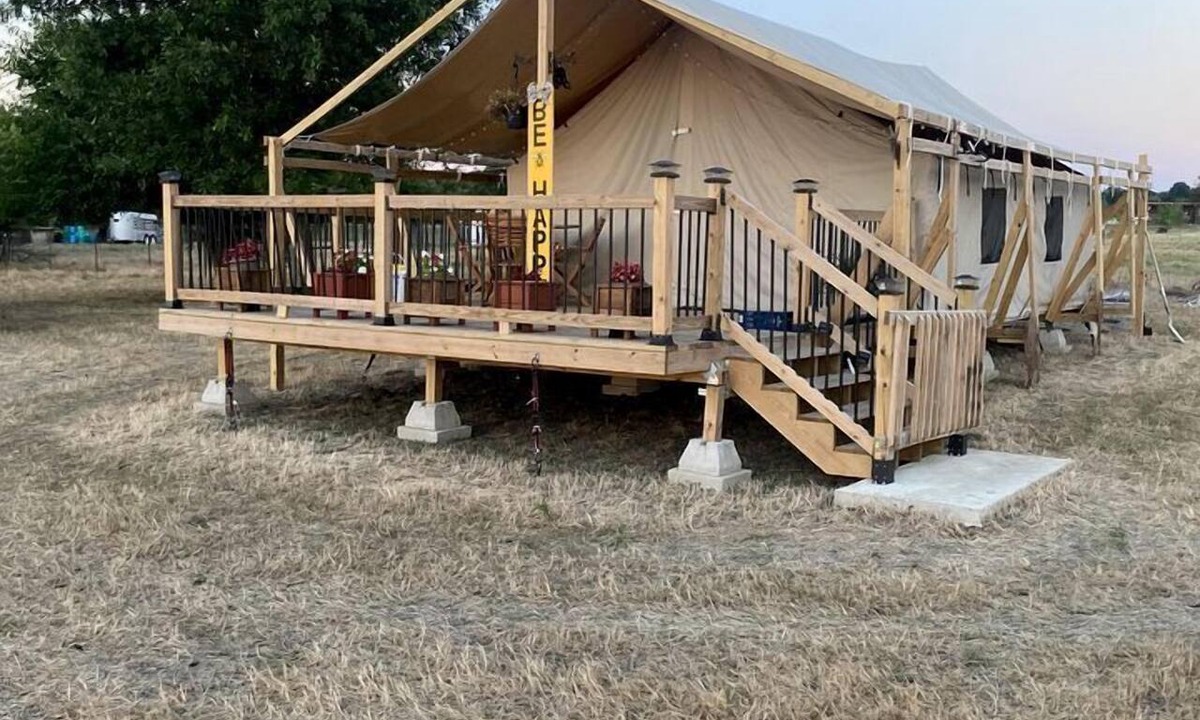 Miller Grove RV Rental | Cozy Safari Tent with Gorgeous Lake Views in Lone Oak, Texas