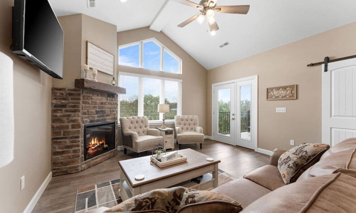 Branson Apartment | Cozy & Spacious Retreat in the Heart of the City + Free Tickets!