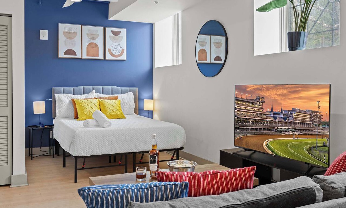 Downtown Louisville Apartment | Cozy studio in Louisville's historic med district