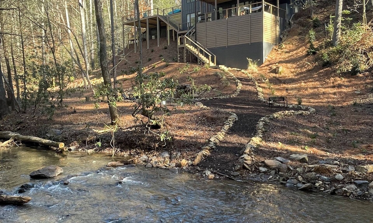 Ellijay Cabin | Creekhouse on Tails Creek - Luxury 4BR - Hear the Water From Bed