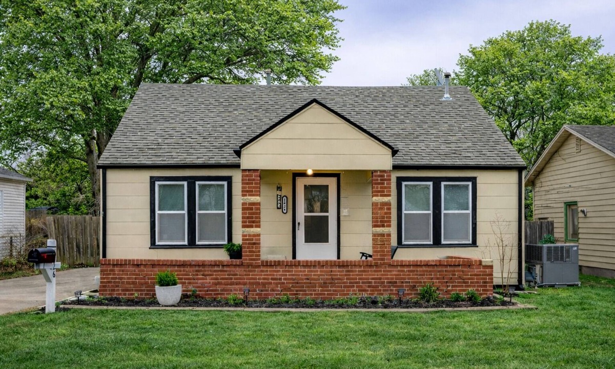Wichita House | Cute 2BR Home with a Fire pit & Tiny Home